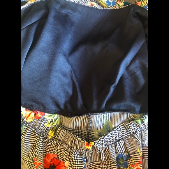 Navy and Floral Jumpsuit Size Small New With Tags - Picture 4 of 5